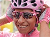 Columbijský cyklista Nairo Quintana v rovém pro lídra prbného poadí.