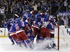 Hokejisté New Yorku Rangers slaví postup do finále Stanley Cupu.
