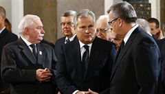 Poh�ebWojciecha Jaruzelského. Na snímku sou�asný polský prezident Bronislaw...