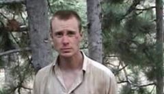 Unesený Bowe Bergdahl na videu z roku 2010.