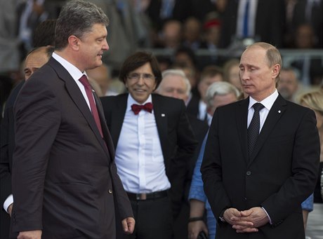 Ukrajinský prezident Petro Poroenko a jeho ruský protjek Vladimir Putin.
