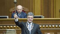 Ukrajinský prezident Petro Poro�enko skládá prezidentský slib. | na serveru Lidovky.cz | aktu�ln� zpr�vy