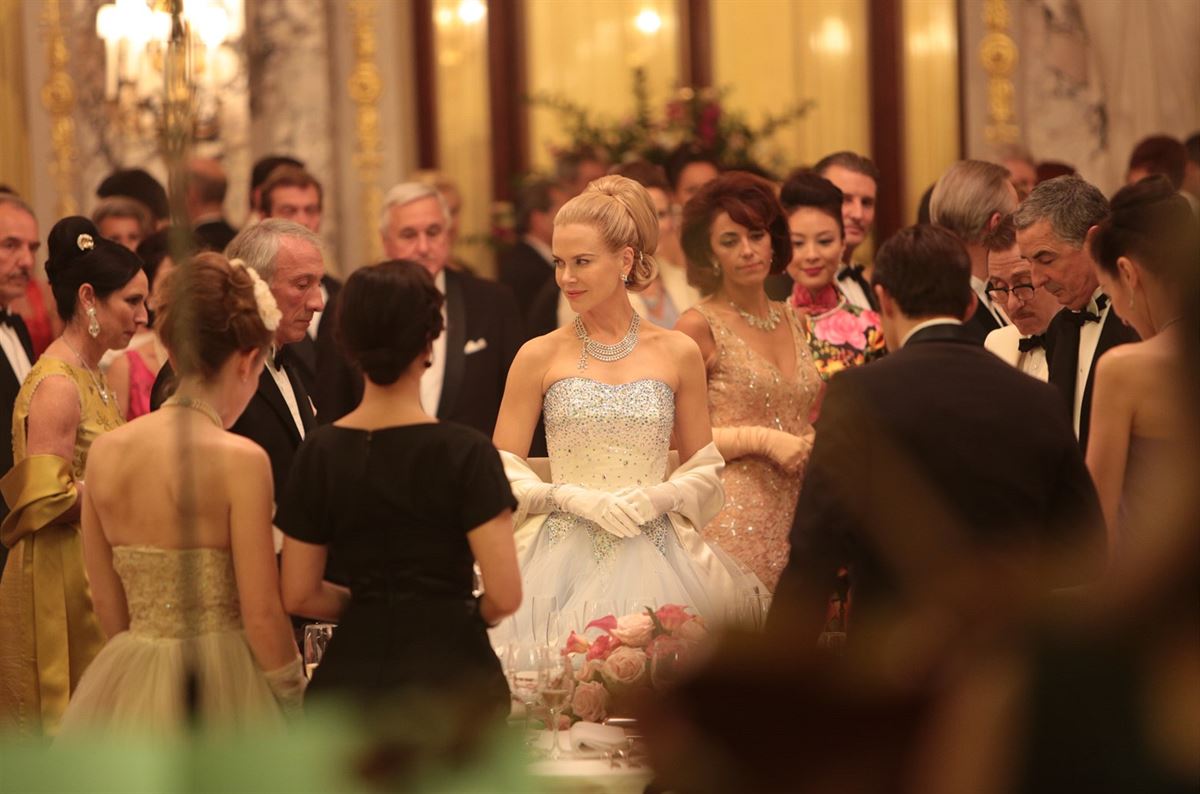 Ikonickým módním dopl�kem Grace Kelly byly bílé rukavi�ky. I jinak u� za svého...