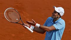 Novak Djokovi� se vzteká b�hem finále French Open 2014.