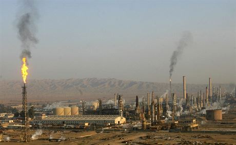 Ropná rafinérie v Bajdí.