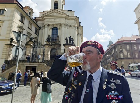 Piety se zúastnilo nkolik válených veterán z druhé svtové války.