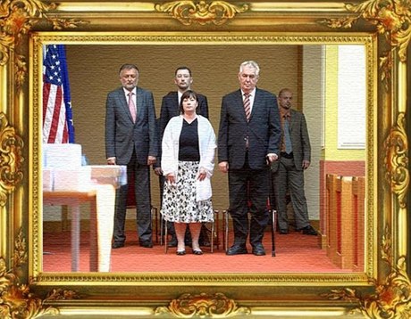 Prezident Miloš Zeman se svou manželkou na předávání maturitního vysvědčení...