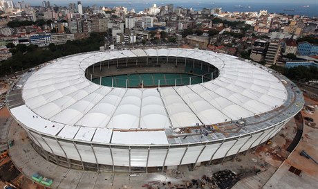 V komplexu stadionu Fonte Nova je panoramatická restaurace, z ní� je výhled na oceán, muzeum fotbalu, parkovi�t�, obchody, hotely a koncertní sí�. Kapacita: 48.747 divák�.