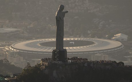 Socha Krista Spasitele shlíí na Rio de Janeiro u 83 let. Brazilci si te...
