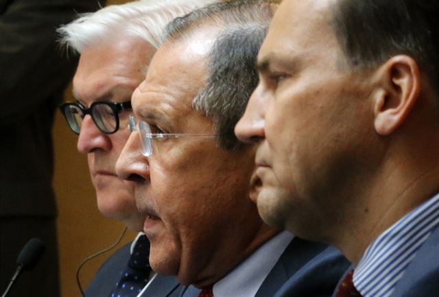 Mezi N�meckem a Polskem to kv�li ukrajinské krizi za�íná sk�ípat. Zleva:...