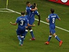 Mario Balotelli (druhý zprava) se s italskými spoluhái raduje z druhého gólu v...