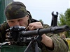 Proruský ozbrojenec na východ Ukrajiny.