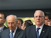 NOvý izraelský prezident Reuven Rivlin (vpravo) na archivním snímku ze íjna...