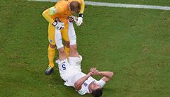 Mu�stva chvílemi p�edvád�la p�í fotbal, ve druhé p�li chytaly fotbalisty k�e�e.