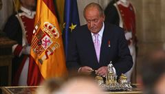 Král Juan Carlos podepsal svou abdikaci. Španělsku vládl 39 let