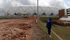 Takhle vypadá Arena Amazonia zven�í. Na n�kterých místech stále probíhají...