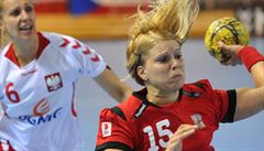 Michaela Hrbková z �R (vpravo) a Karolina Siódmiaková z Polska.