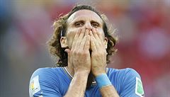 Ach jo... Na snímku Diego Forlan.