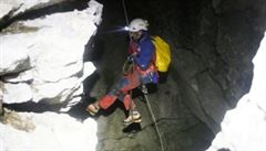 Jak vytahovali zraněného speleologa z jeskyně? 