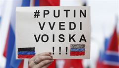 Moskevská demonstrace na podporu proruských vzbou�enc� na východ� Ukrajiny.