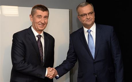 Ministr financí Andrej Babi a bývalý ministr financí Miroslav Kalousek byli...