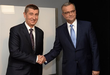 Ministr financí Andrej Babi a bývalý ministr financí Miroslav Kalousek byli...