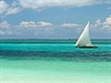 Barva moe je na Zanzibaru úchvatná, tolik odstín modré lze vidt jen málokde.