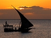 Západ slunce je na Zanzibaru úchvatný.