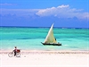 Plá Nungwi je jedním z mála míst, kde si mete zaplavat i bhem dne. Zanzibar