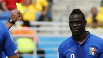 Mario Balotelli vyfasoval lutou kartu.