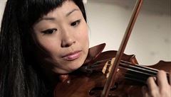 Houslistka Paulin Kim Harris úinkuje v mluvené opee