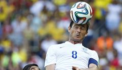 Hlavi�kující Frank Lampard.