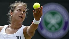 Servírující Záhlavová-Strýcová.