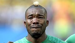 Obránce Pobeí Slonoviny Serey Die se takto rozplakal pi hymn. Pouze vak z...