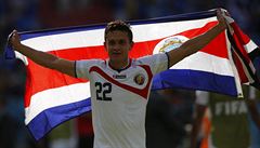 Kostarický fotbalista Jose Miguel Cubero slaví výhru na mistrovství svta.