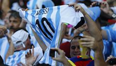 MESSI. Fanouci Argentiny oslavují svého hrdinu.