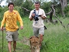 Procházka s úpln mladými lvy je spí o focení, natáení a získávání zajímavých...