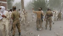 Pkistnt vojci usmrtili u hranic s Afghnistnem 80 radikl