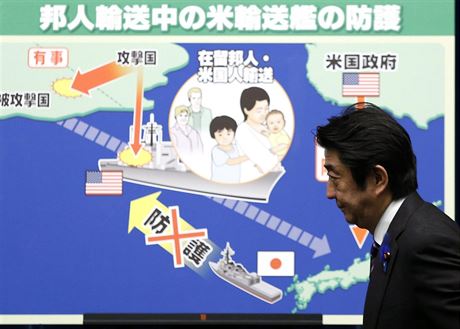 Japonský  premiér inzó Abe na tiskové konferenci v Tokiu.