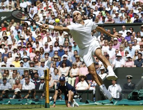 Federer pedvádl akrobatické kousky.