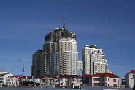 V kazašském přístavním městě Aktau se intenzivně staví (na snímku hotel s...