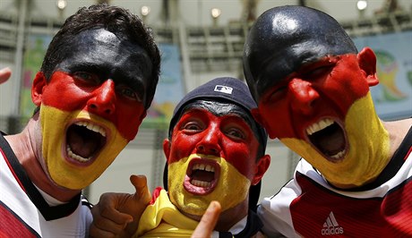 Nmetí fanouci na tribun stadionu v Rio de Janeiru.