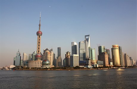 Čínský boom je úzce propojen s hektickou výstavbou, a to nejen v Šanghaji;...