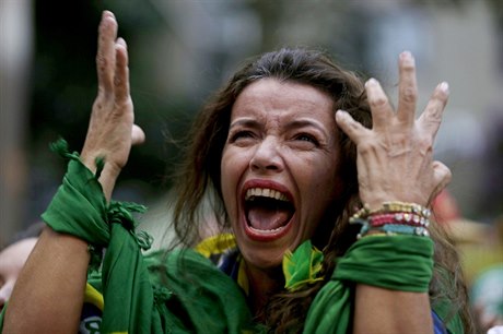 Brazilská fanynka proívá krutý semifinálový debakl 1:7 s Nmeckem