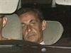 Francouzsk exprezident Nicolas Sarkozy pijd v doprovodu policie k vslechu