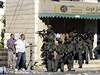Palestinci se pou s hraniní policií v Jeruzalém bhem stedeních nepokoj....
