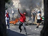 V ase pohbu docházelo v Jeruzalém k potykám Palestinc s policií.
