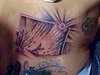 Tetování na zádech Maurice Pinilly.