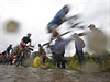 Peloton Tour de France musel v páté etap pekonat tké úseky po kamenných...