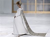 Svatební aty, které v kolekci haute couture, tedy vysoké krejoviny, navrhl...